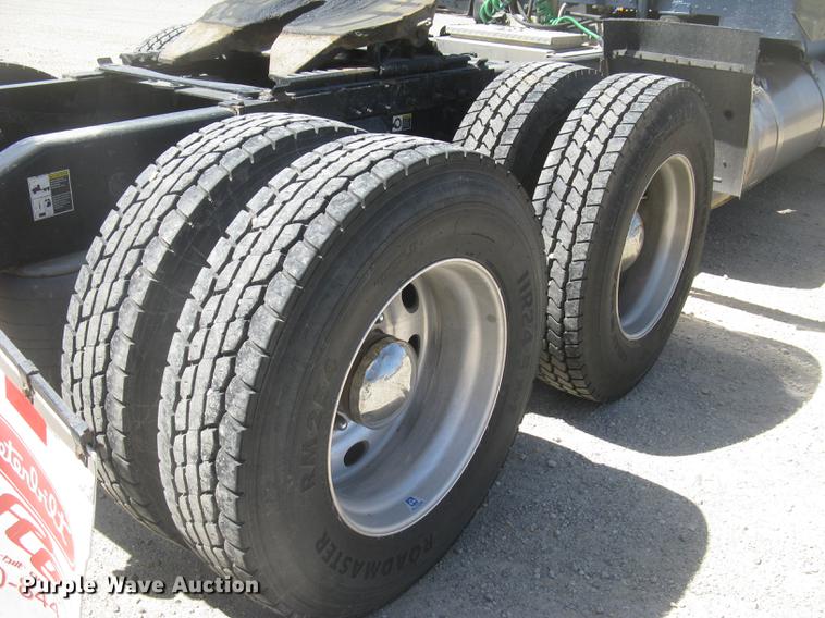 image for item DC2293 2014 Peterbilt 386 semi truck