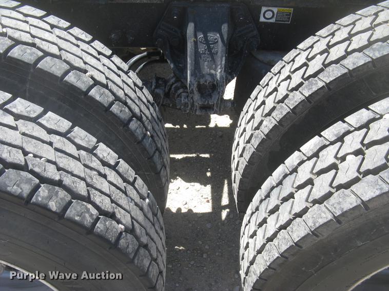 image for item DC2293 2014 Peterbilt 386 semi truck