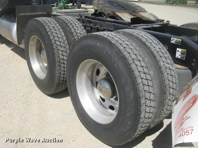 image for item DC2293 2014 Peterbilt 386 semi truck