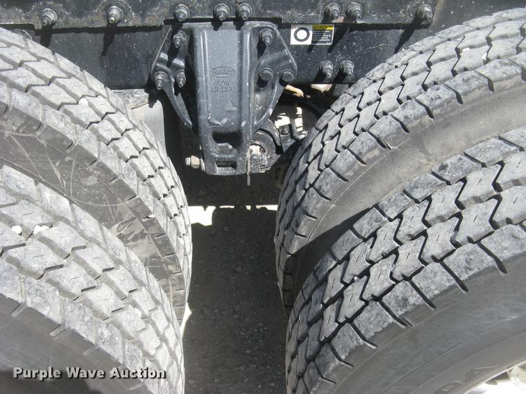 image for item DC2293 2014 Peterbilt 386 semi truck