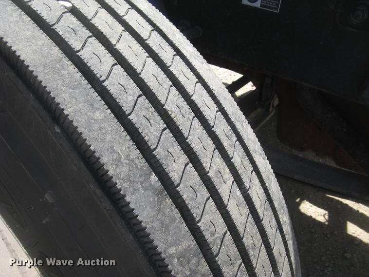 image for item DC2293 2014 Peterbilt 386 semi truck