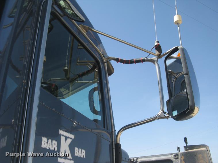 image for item DC2293 2014 Peterbilt 386 semi truck