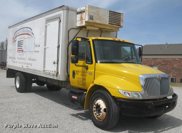 image for item DC2297 2004 International DuraStar 4300 refrigerated box truck