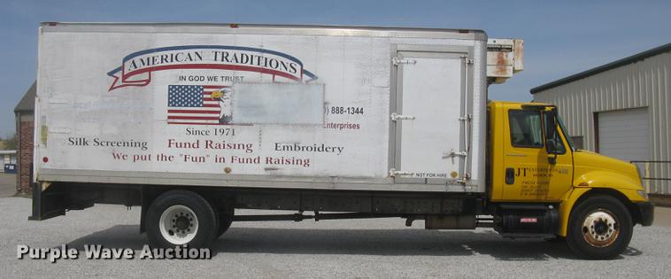image for item DC2297 2004 International DuraStar 4300 refrigerated box truck