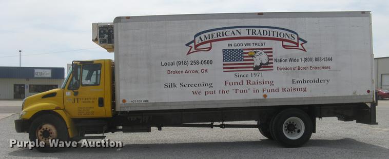 image for item DC2297 2004 International DuraStar 4300 refrigerated box truck