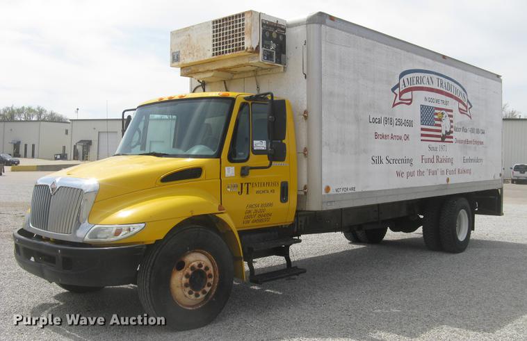 image for item DC2297 2004 International DuraStar 4300 refrigerated box truck
