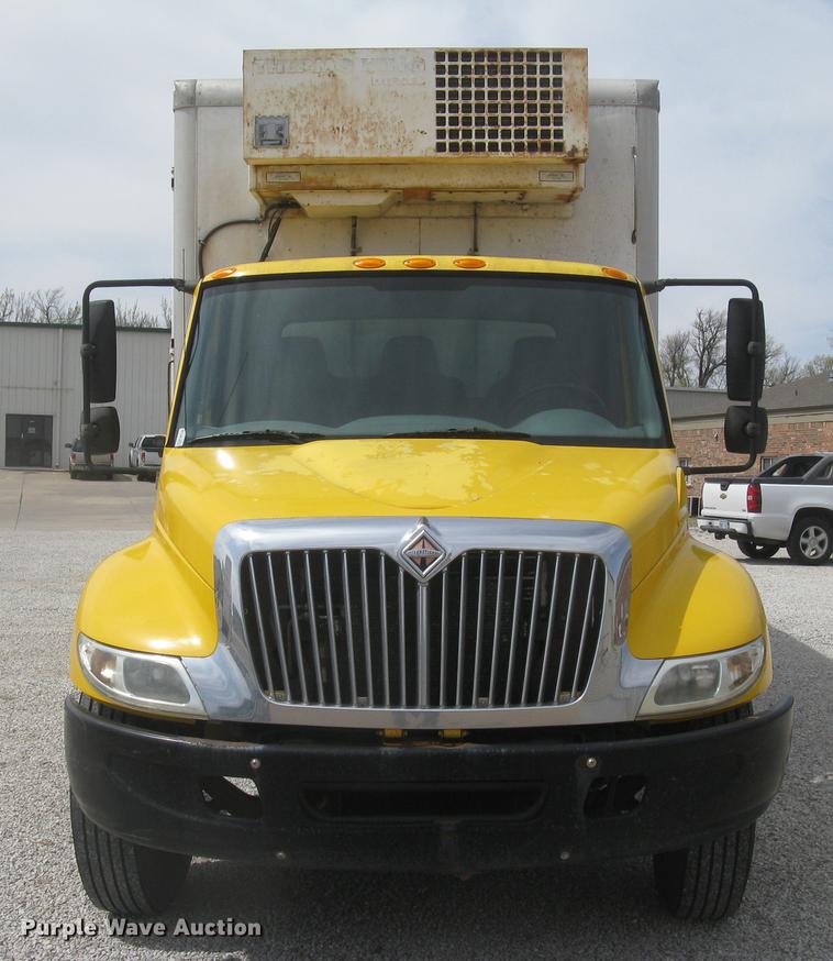 image for item DC2297 2004 International DuraStar 4300 refrigerated box truck