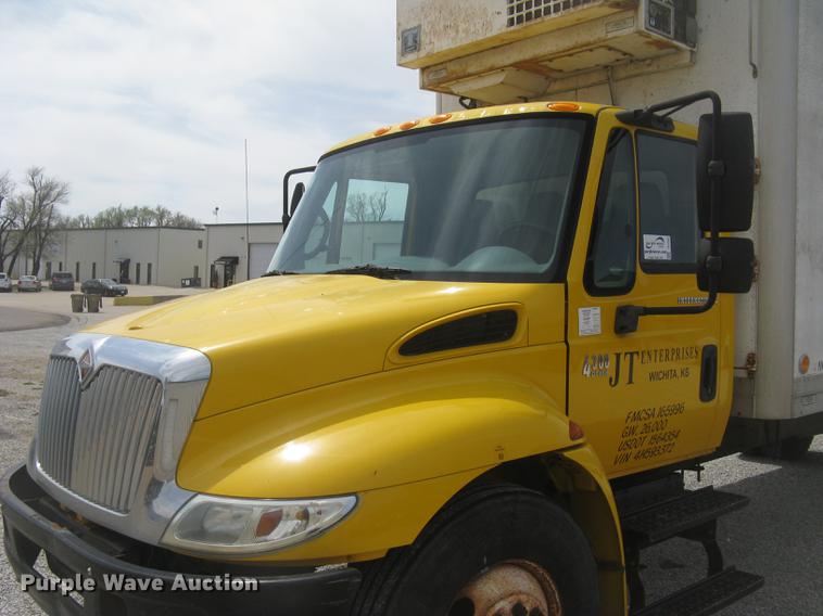 image for item DC2297 2004 International DuraStar 4300 refrigerated box truck