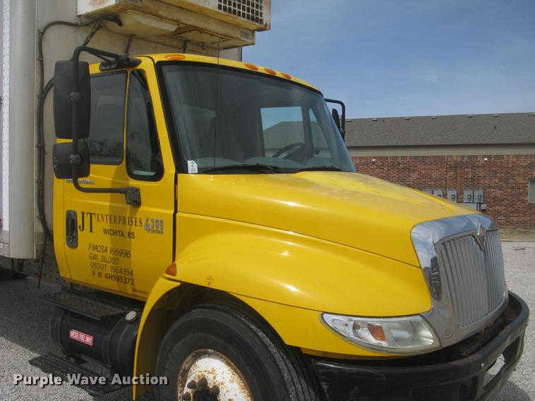 image for item DC2297 2004 International DuraStar 4300 refrigerated box truck