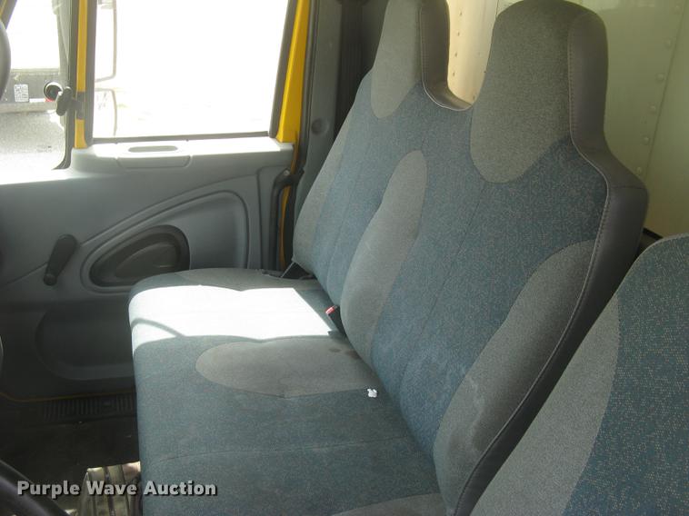 image for item DC2297 2004 International DuraStar 4300 refrigerated box truck