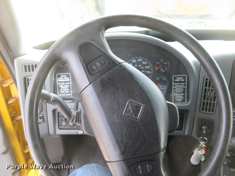 image for item DC2297 2004 International DuraStar 4300 refrigerated box truck