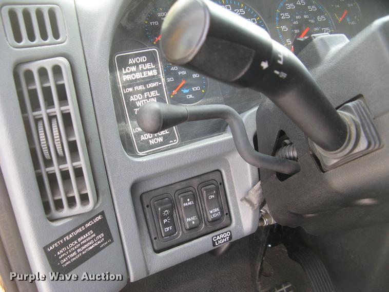 image for item DC2297 2004 International DuraStar 4300 refrigerated box truck