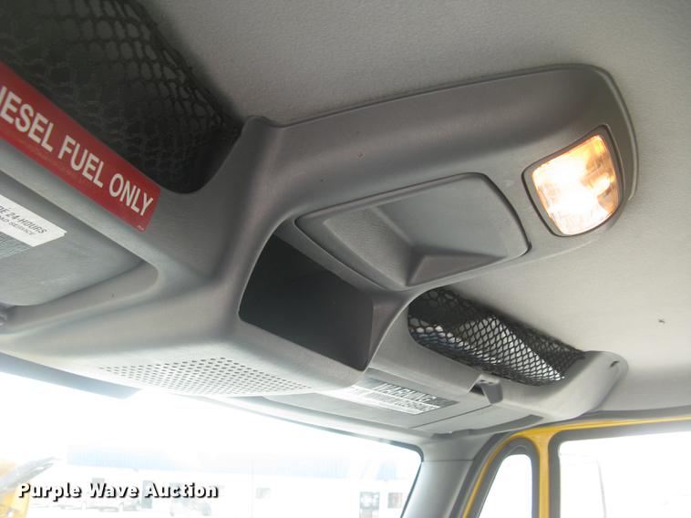 image for item DC2297 2004 International DuraStar 4300 refrigerated box truck