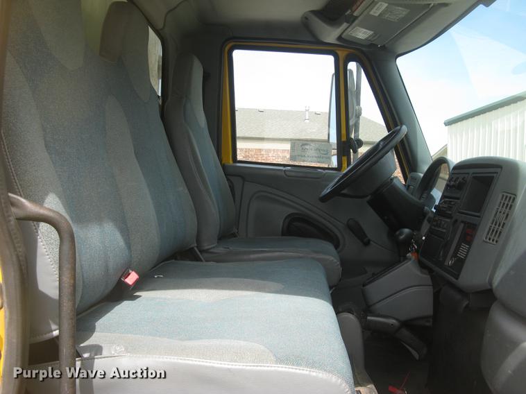 image for item DC2297 2004 International DuraStar 4300 refrigerated box truck