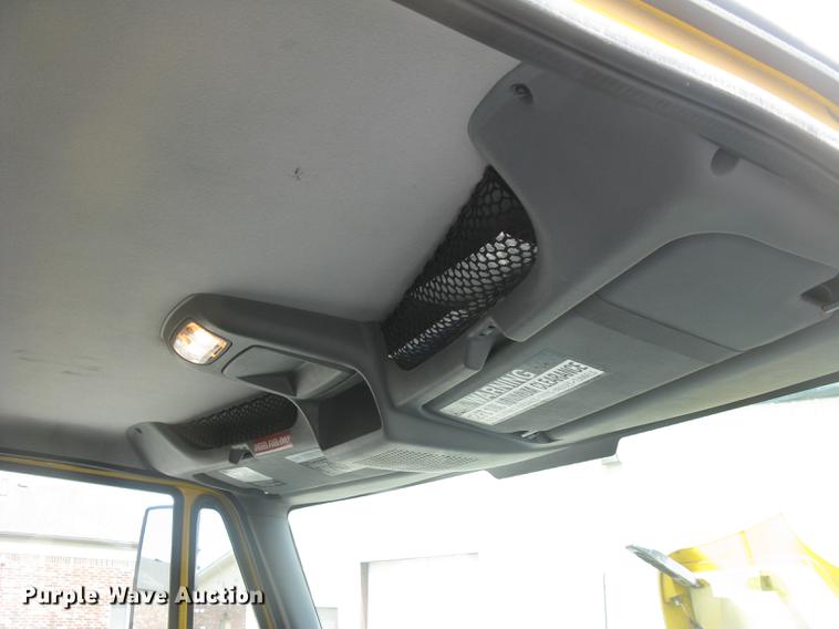 image for item DC2297 2004 International DuraStar 4300 refrigerated box truck