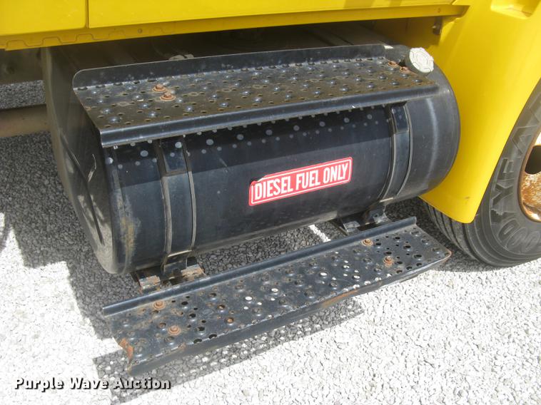 image for item DC2297 2004 International DuraStar 4300 refrigerated box truck