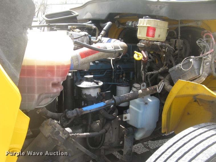 image for item DC2297 2004 International DuraStar 4300 refrigerated box truck