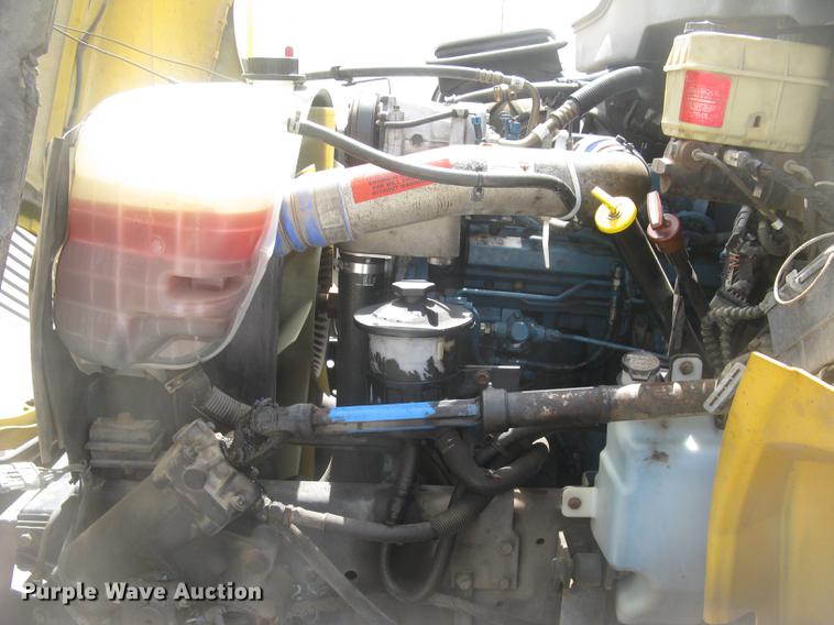 image for item DC2297 2004 International DuraStar 4300 refrigerated box truck