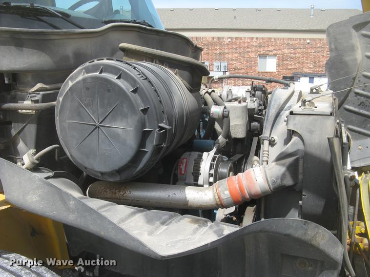 image for item DC2297 2004 International DuraStar 4300 refrigerated box truck