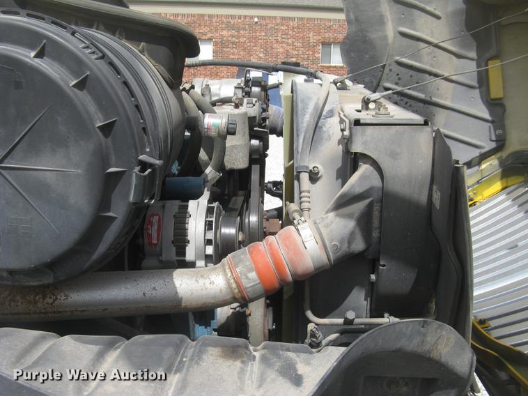 image for item DC2297 2004 International DuraStar 4300 refrigerated box truck