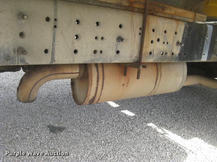 image for item DC2297 2004 International DuraStar 4300 refrigerated box truck