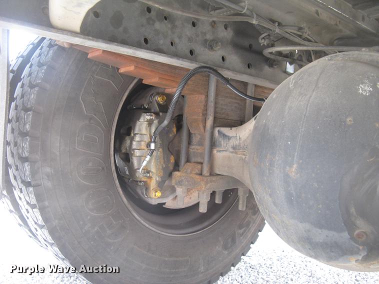 image for item DC2297 2004 International DuraStar 4300 refrigerated box truck