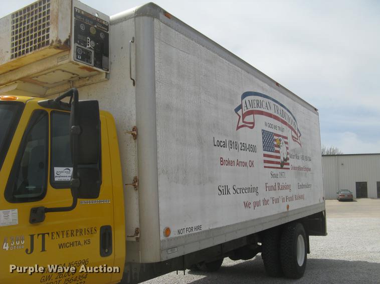 image for item DC2297 2004 International DuraStar 4300 refrigerated box truck