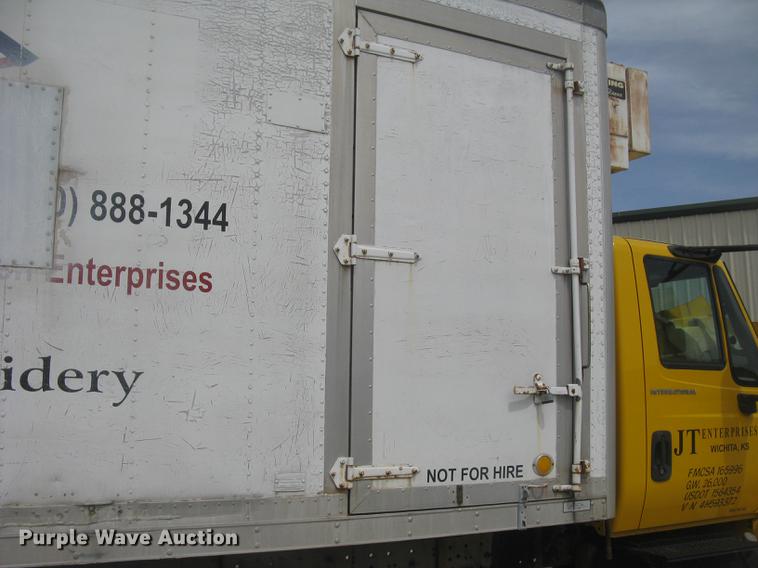image for item DC2297 2004 International DuraStar 4300 refrigerated box truck