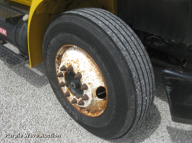 image for item DC2297 2004 International DuraStar 4300 refrigerated box truck