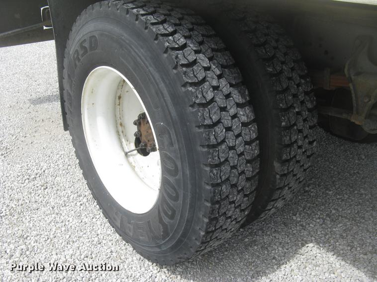 image for item DC2297 2004 International DuraStar 4300 refrigerated box truck