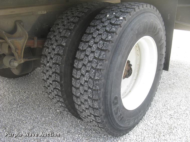 image for item DC2297 2004 International DuraStar 4300 refrigerated box truck