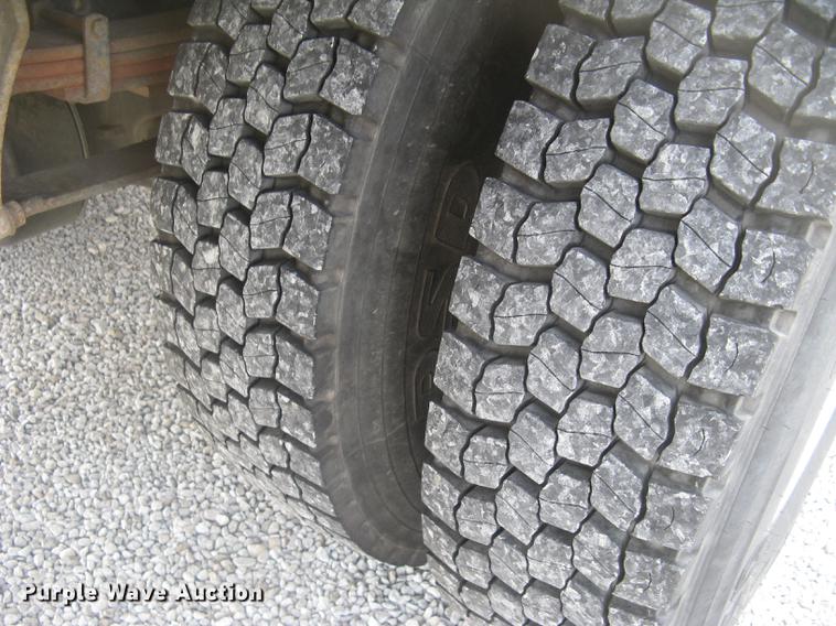 image for item DC2297 2004 International DuraStar 4300 refrigerated box truck