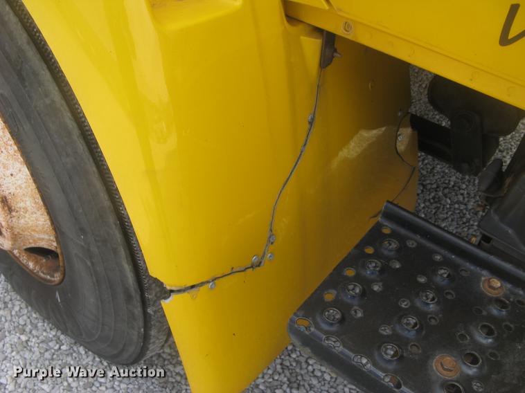 image for item DC2297 2004 International DuraStar 4300 refrigerated box truck