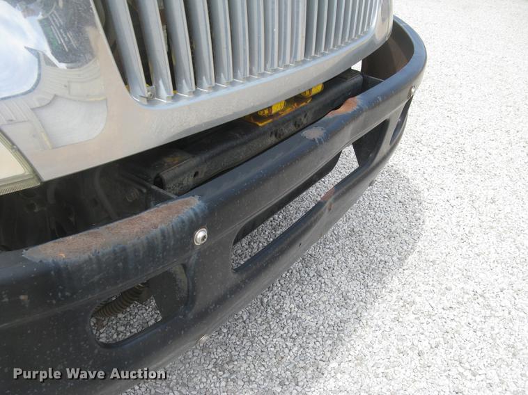 image for item DC2297 2004 International DuraStar 4300 refrigerated box truck