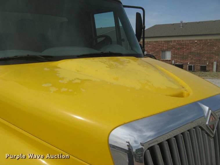 image for item DC2297 2004 International DuraStar 4300 refrigerated box truck