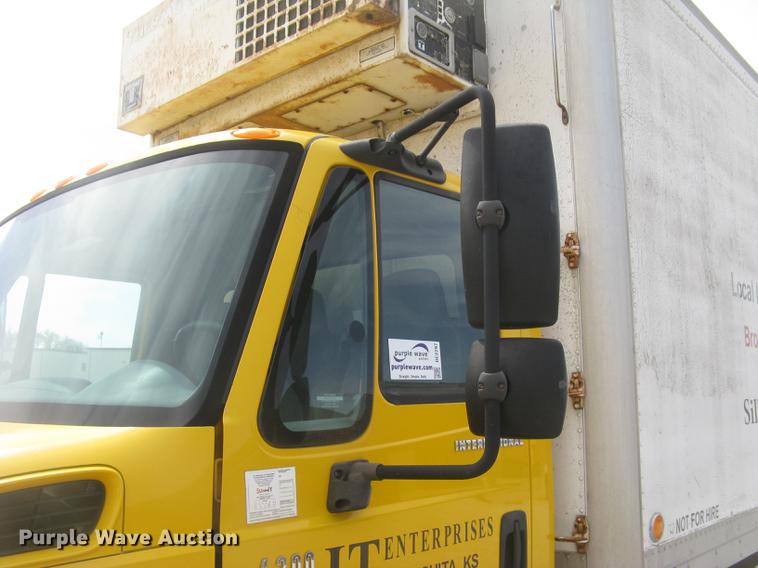 image for item DC2297 2004 International DuraStar 4300 refrigerated box truck