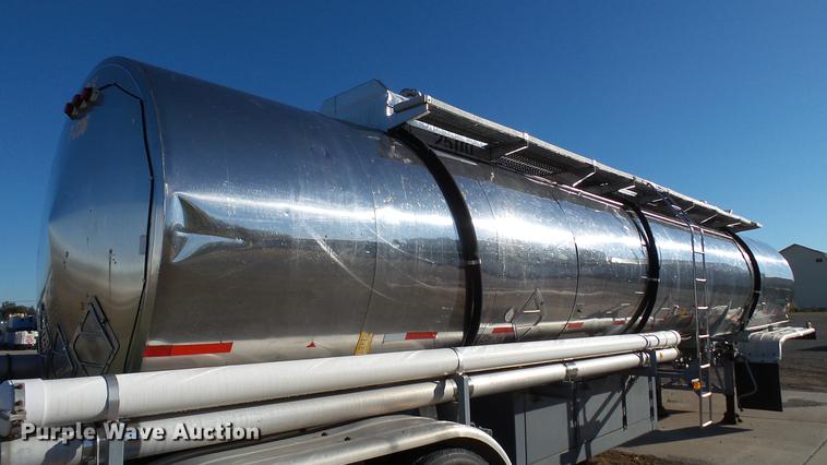 image for item DC2525 1981 Stainless Steel Equip. tank trailer