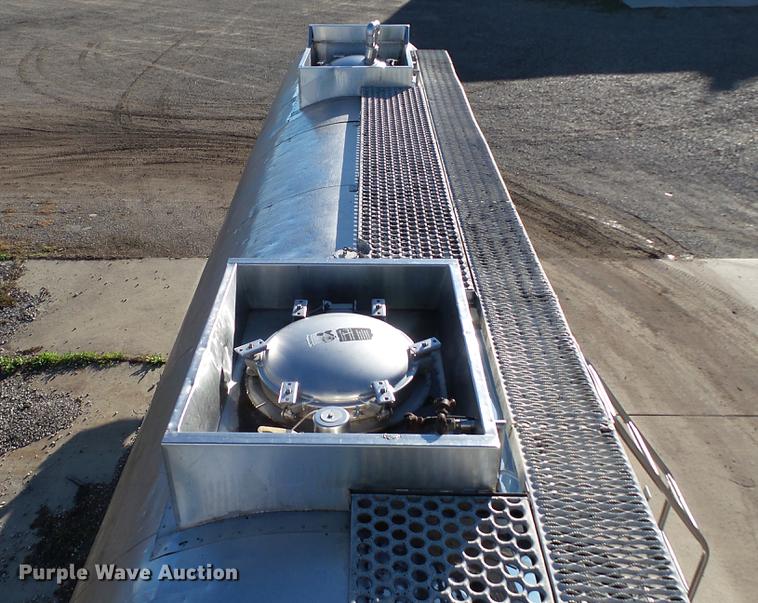 image for item DC2525 1981 Stainless Steel Equip. tank trailer