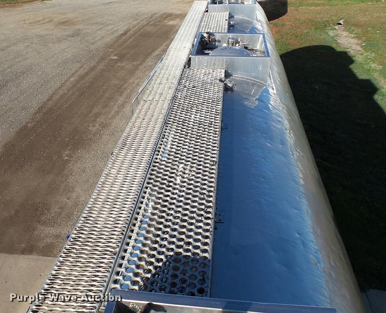 image for item DC2525 1981 Stainless Steel Equip. tank trailer