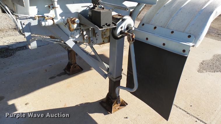 image for item DC2525 1981 Stainless Steel Equip. tank trailer