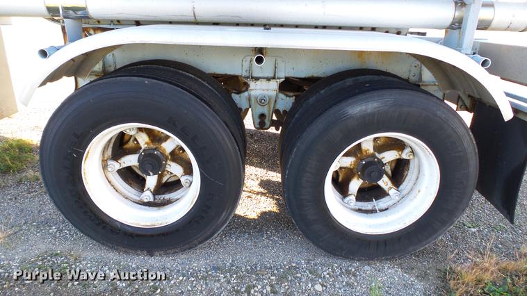 image for item DC2525 1981 Stainless Steel Equip. tank trailer