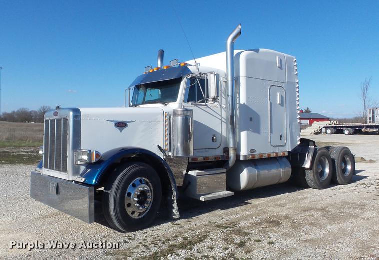 image for item DC7372 2002 Peterbilt 379 semi truck