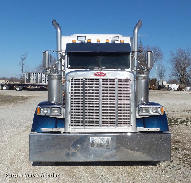image for item DC7372 2002 Peterbilt 379 semi truck