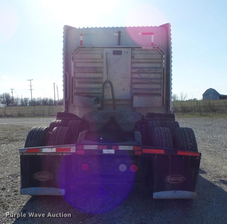image for item DC7372 2002 Peterbilt 379 semi truck