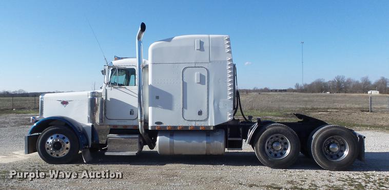 image for item DC7372 2002 Peterbilt 379 semi truck