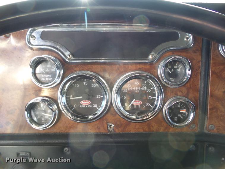 image for item DC7372 2002 Peterbilt 379 semi truck