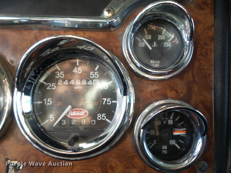 image for item DC7372 2002 Peterbilt 379 semi truck