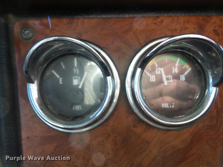 image for item DC7372 2002 Peterbilt 379 semi truck