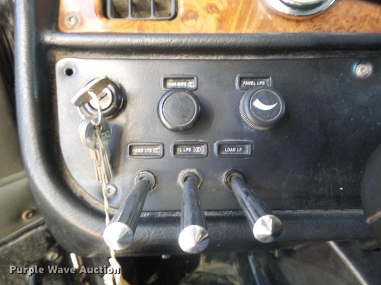 image for item DC7372 2002 Peterbilt 379 semi truck