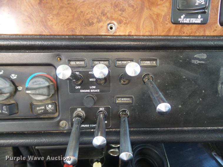 image for item DC7372 2002 Peterbilt 379 semi truck